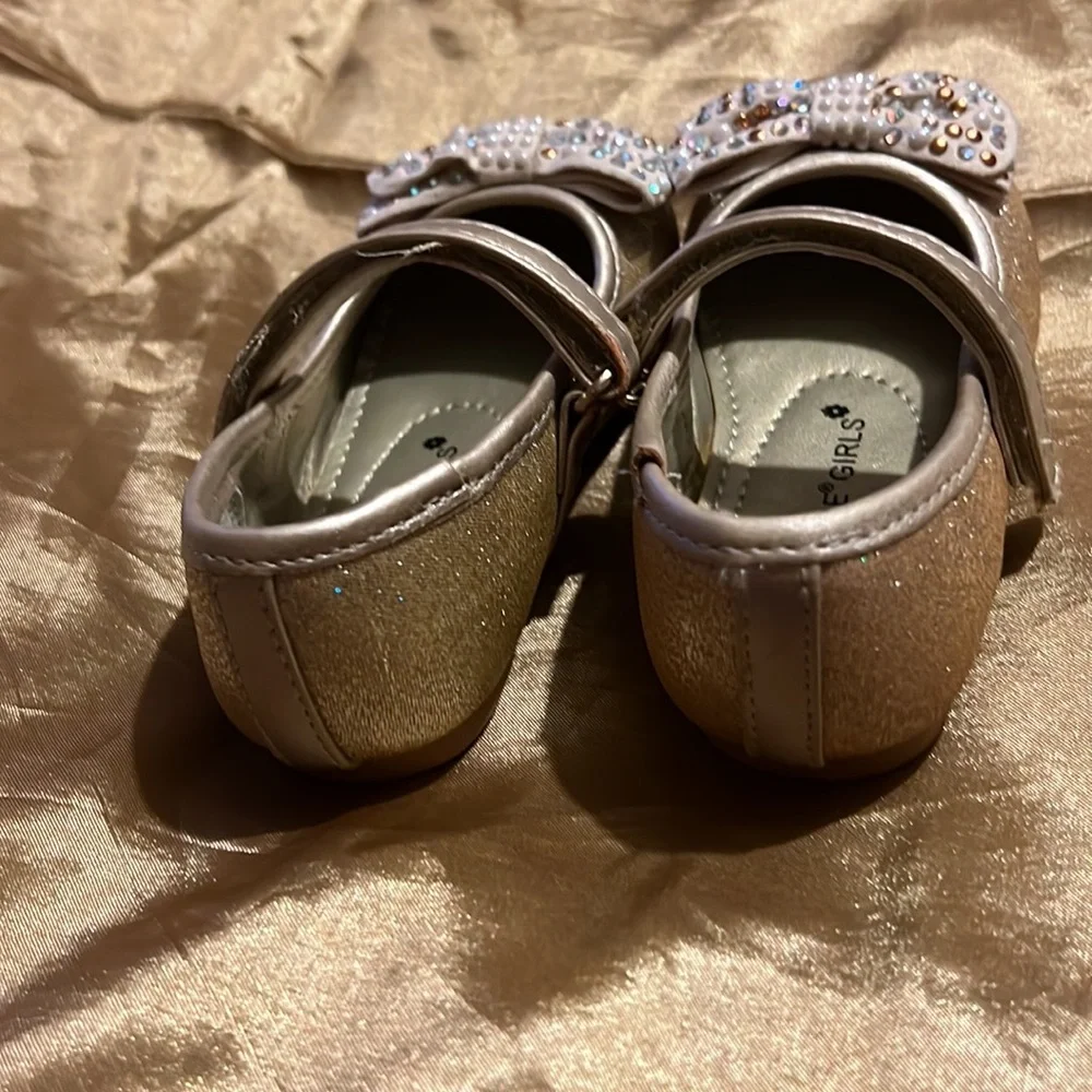 Rampage girl’s gold color  dress shoes good condition